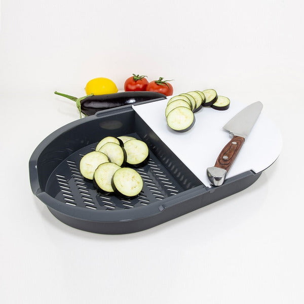 81137 – Two-Chamber Cutting Board
